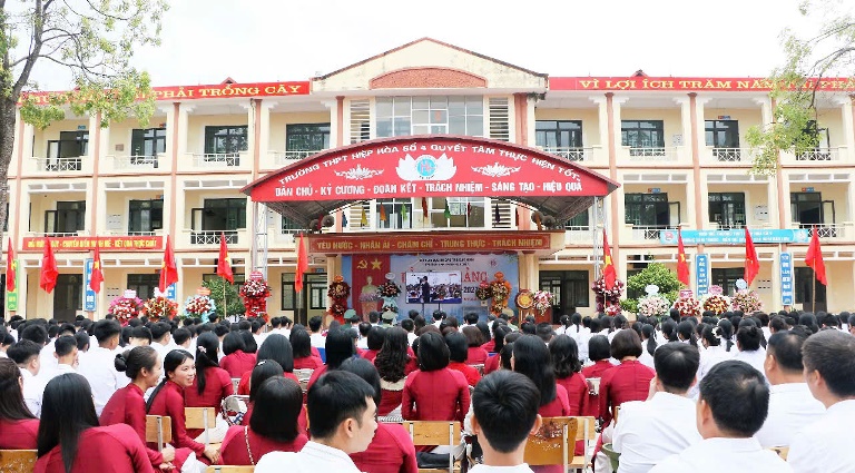 Bí thư Đảng ủy Hoàng Văn Tri dự lễ khai giảng năm học 2026-2027 tại Trường THPT Hiệp Hòa số&nbsp;4