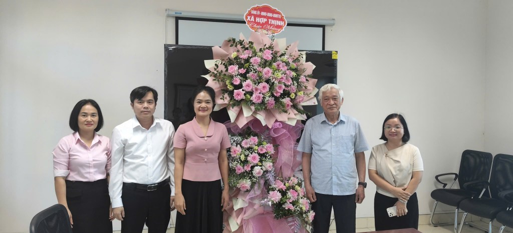 Hợp Thịnh: Đồng chí Hoàng Thị Phương thăm, chúc mừng doanh nghiệp nhân ngày doanh nhân việt nam&nbsp;13/10