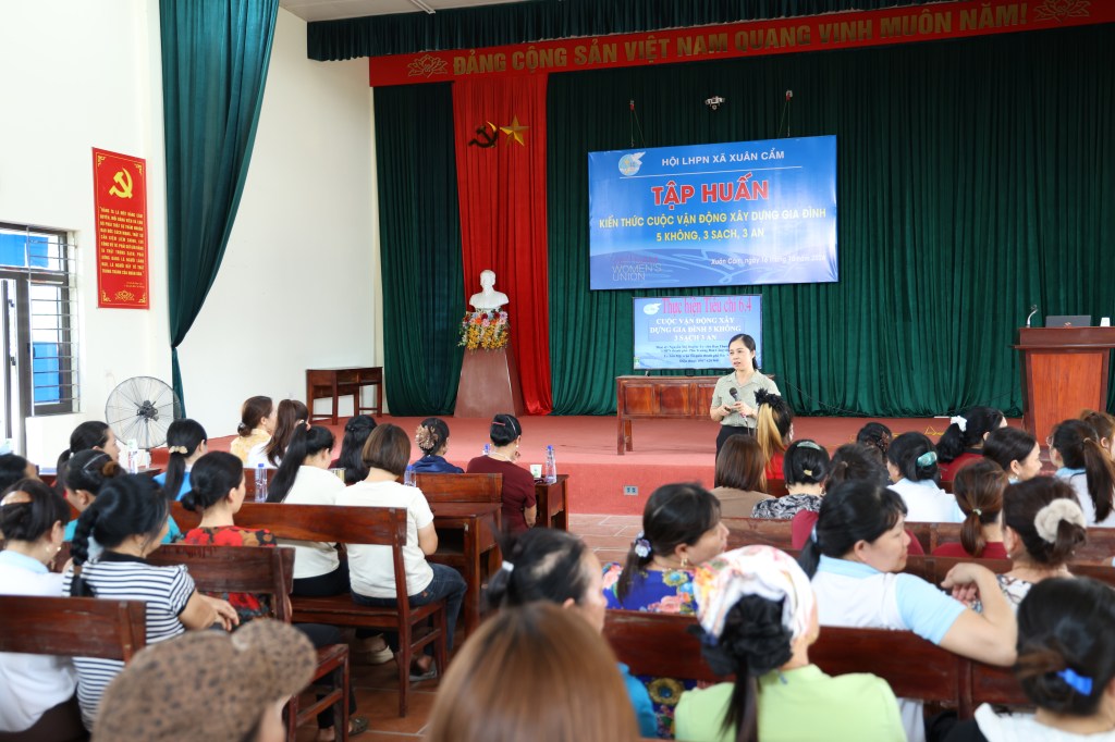 Tập huấn cuộc vận động “xây dựng gia đình 5 không, 3 sạch, 3 an”- chung tay đưa Xuân Cẩm về đích nông thôn&nbsp;mới